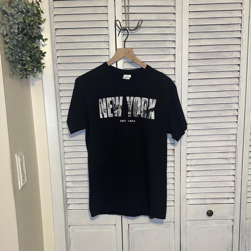 New York Graphic Tee - Black M